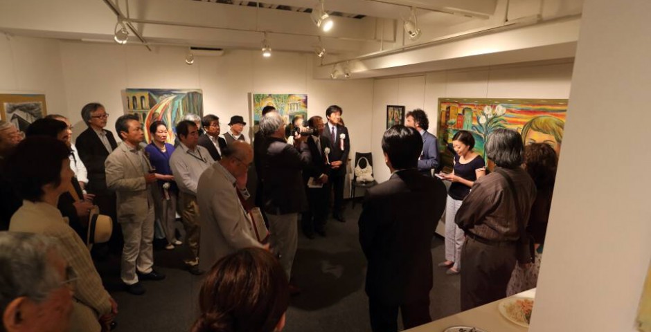 Ignauguración en la Galería Nagai Garou oro de la tarde
